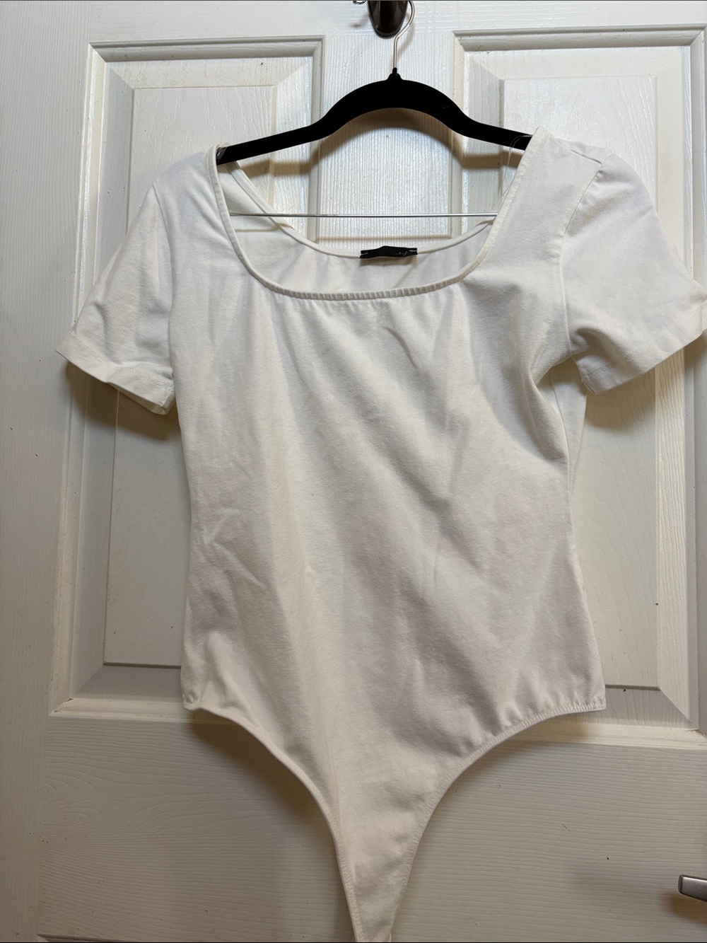 Scoop Neck Short Sleeve Bodysuit in White